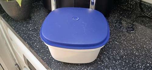 Tupperware rice cooker - tupperware, blue