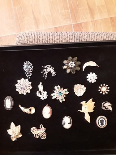 Lot vtg brooches jewelry - 19,