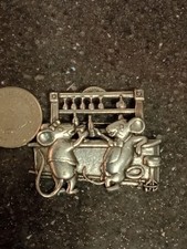 VINTAGE BROOCH JJ SIGNED  MICE AT A  BAR 🐭