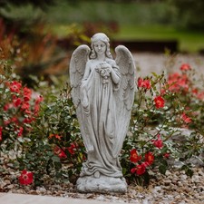 Angel with wings grave