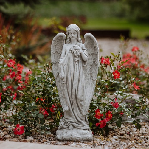 Angel with wings grave