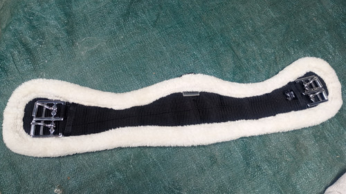 Anatomical dressage girth