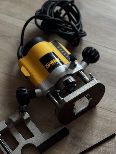 Dewalt dw613 220 240v - 220-240v, 1/4"