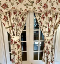 FABULOUS ASHLEY WILDE FLORAL CURTAINS/ PELMET/ TIEBACKS/ RUNNER