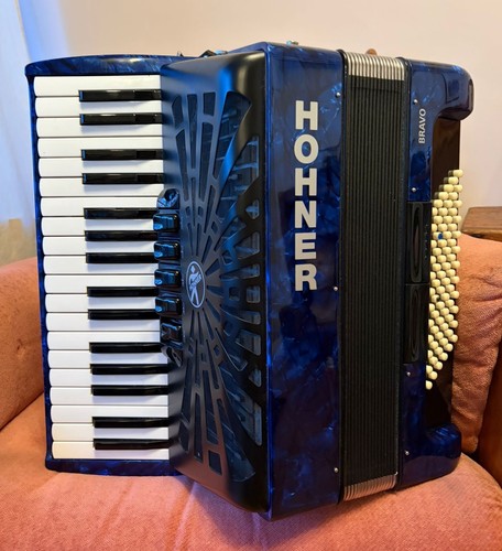 Hohner bravo iii accordion - hohner, 72