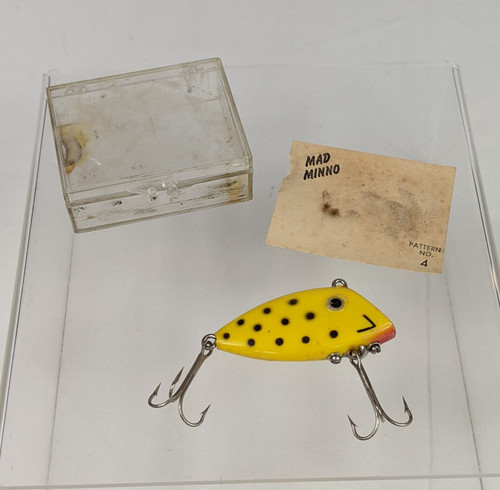 Vtg mad minno yellow fishing - mad,