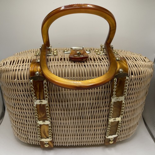 Stunning basket weave vintage - stunning,