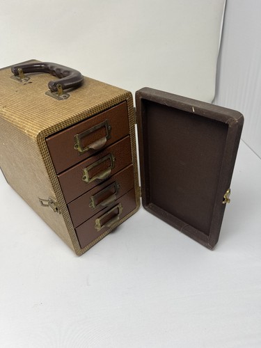 Vintage 1950s realist - vintage,