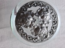 Potpourri glass bowl with