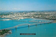 c19250 Harbour Bridge Auckland  New Zealand Tiki postcard
