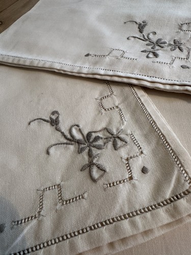 Hand embroidered ivory linen - 6,