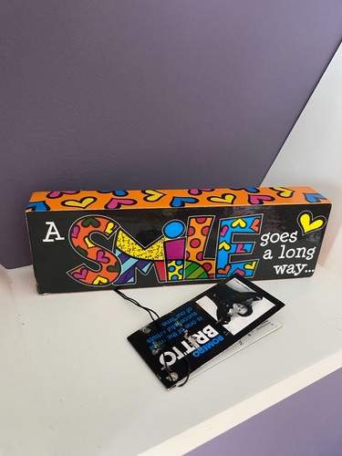 Romero britto sentiment desk - romero,