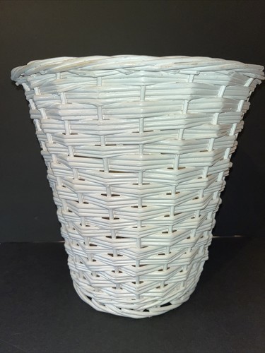 Vtg wicker white - woven, shabby