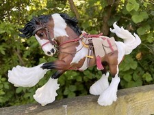 ? Breyer Gypsy Vanner Horse With Tack Traditional 1:9 ?