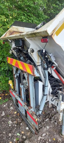 Farid bin lift tipping - bin, tipper