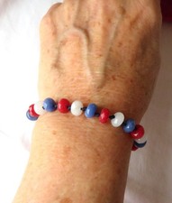 LOLA ROSE friendship style bracelet -red/white/blue crackle faceted-new in pouch