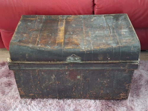 Vintage antique metal - , trunk-