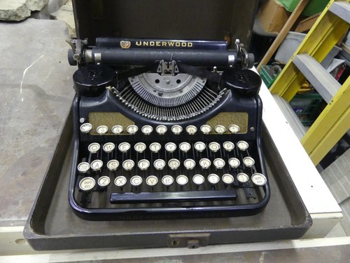 Underwood portable typewriter - underwood,