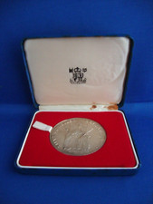 1977 GB Elizabeth II Silver Jubilee Queen’s Award Boxed Silver Medal Hallmarked