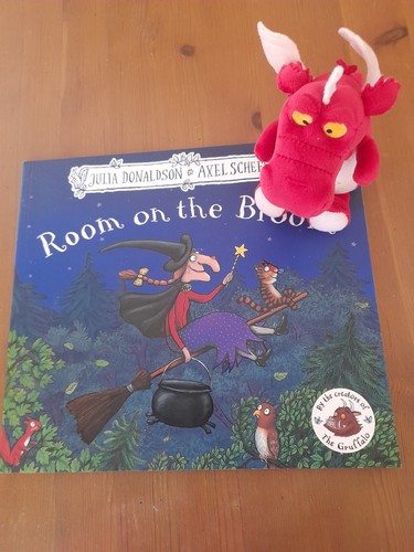 Room the broom red dragon - room, on
