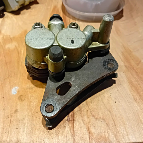 Front brake caliper - front,
