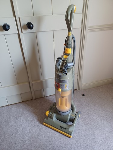 Dyson dc04 vacuum cleaner