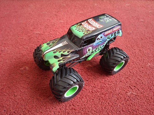 Hot wheels big - large, grave