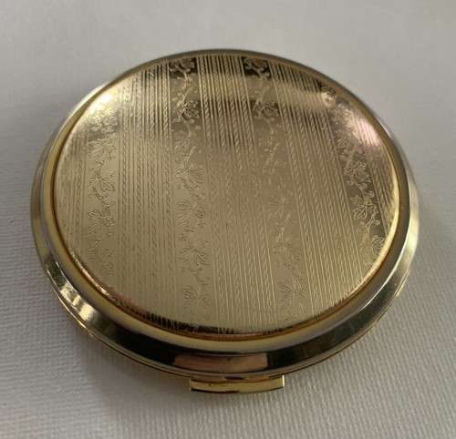 Stratton powder compact - compact, with