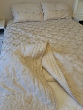 Gold Large Eiderdown With Two Button-Detailed Pillowcases