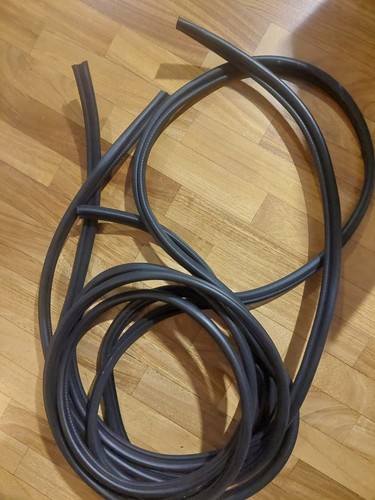 Front door gaskets - front, 900t