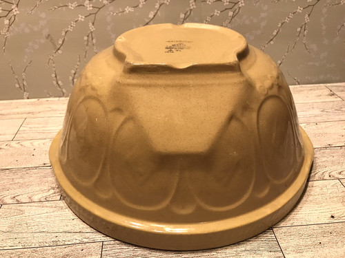 Large mixing bowl g - t.,