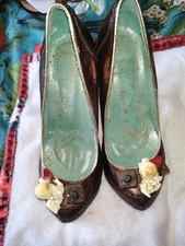  IRREGULAR CHOICE CORTESAN CHOCOLATE BROWN COURT SHOES SIZE 6.5/7 (EU40)