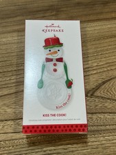 Hallmark Ornament Kiss the