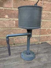 Garden railway Round water