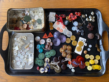 Parkinsons Tin with mixed vintage buttons inc wood, Mother of pearl