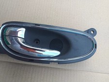 INTERIOR DOOR HANDLE LEFT