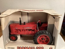 vintage ERTL Farmall 300 Toy Tractor Farm Diecast 1/16