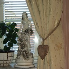 WOODEN HEART and JUTE ROPE