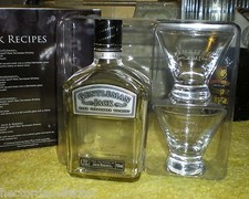 Gentleman Jack Daniels Tennessee Whiskey Bottle 2 Etched Glasses Collector Set