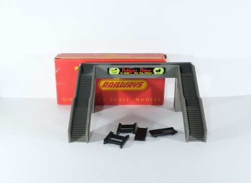 Tri ang hornby r71 footbridge - hornby,