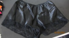 VINTAGE  SATIN    KNICKERS SIZE    W 28-38/40 INCH          V 58