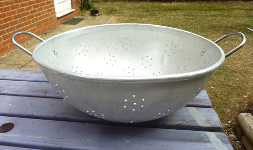 Vintage extra large colander - large,