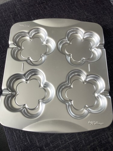 Wilton blossom flower cookie - 4,
