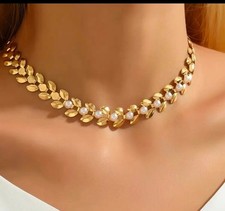 Faux Pearl Decor Necklace Gold