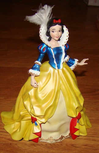 Disney showcase collection - disney,