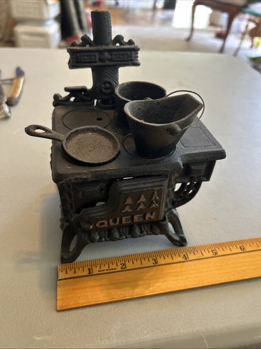 Vintage queen cast iron stove - queen,