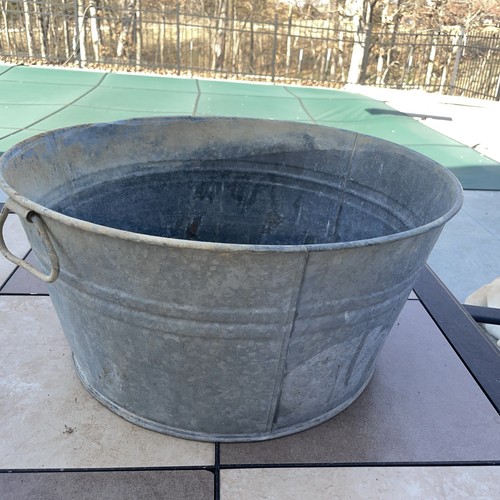 Vintage round galvanized - round, wash