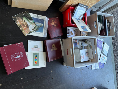 Massive stamp collection - massive,