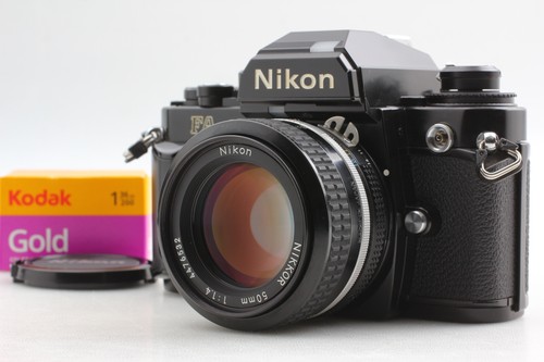 Near mint grip nikon - ],