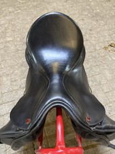 Albion Legend K2 DRESSAGE SADDLE M WIDTH , 17.5 INCH, EXCELLENT CONDITION, BLACK